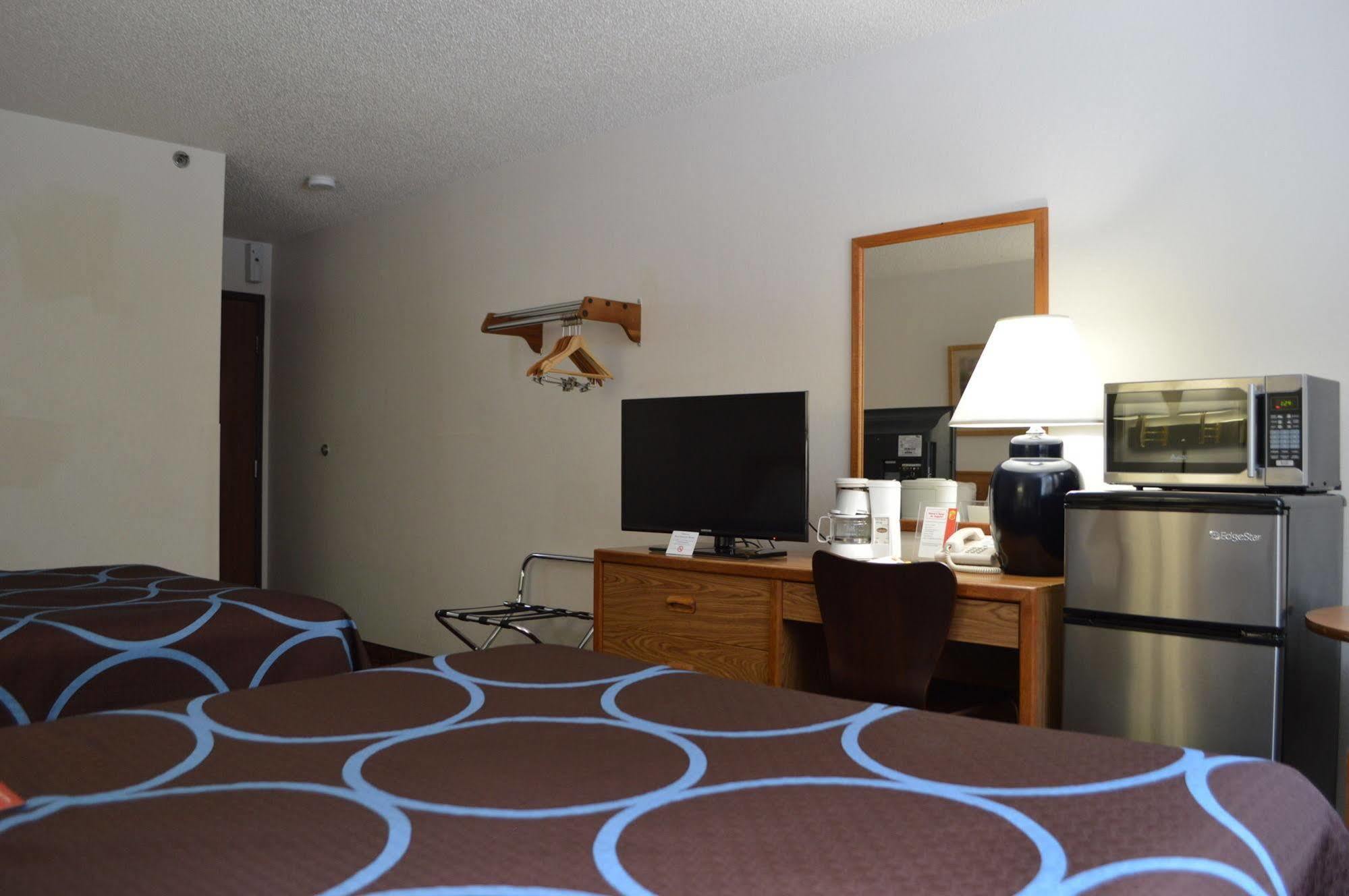 Super 8 By Wyndham Park Rapids Otel Dış mekan fotoğraf